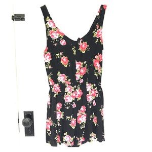 Floral Romper Forever 21 🌸 Medium
